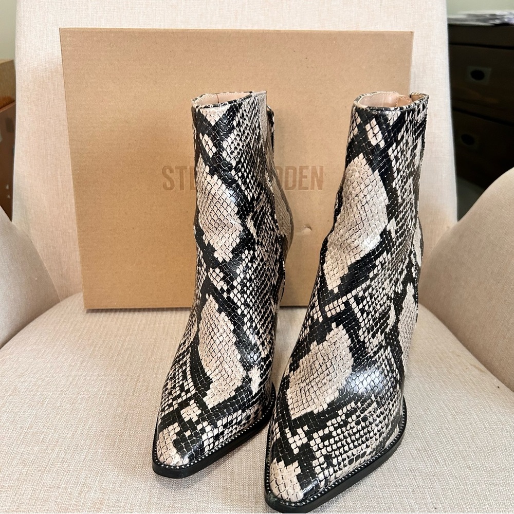 Steve Madden Monochrome Snake Print Heeled Boots - Picture 3 of 10